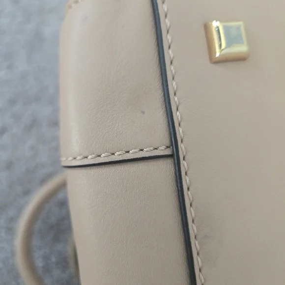 Valentino Garavani Leather Handbag with Gold Accents - Picture 9 of 17